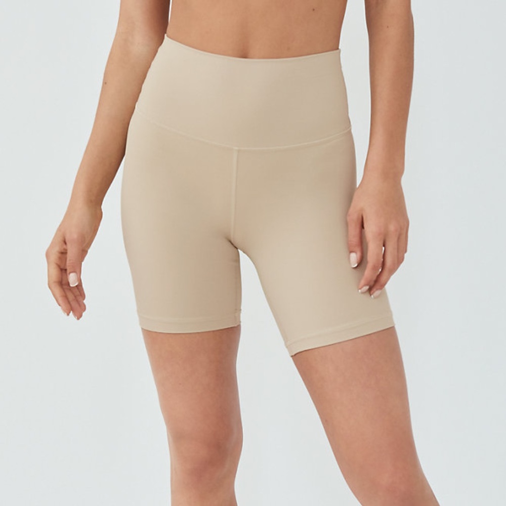 Aritzia TNA Bike Shorts 7"
